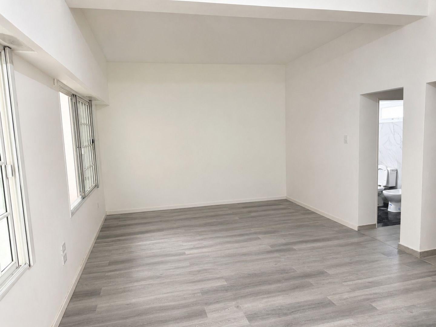PH 4 ambientes totalmente renovada, sin expensas
