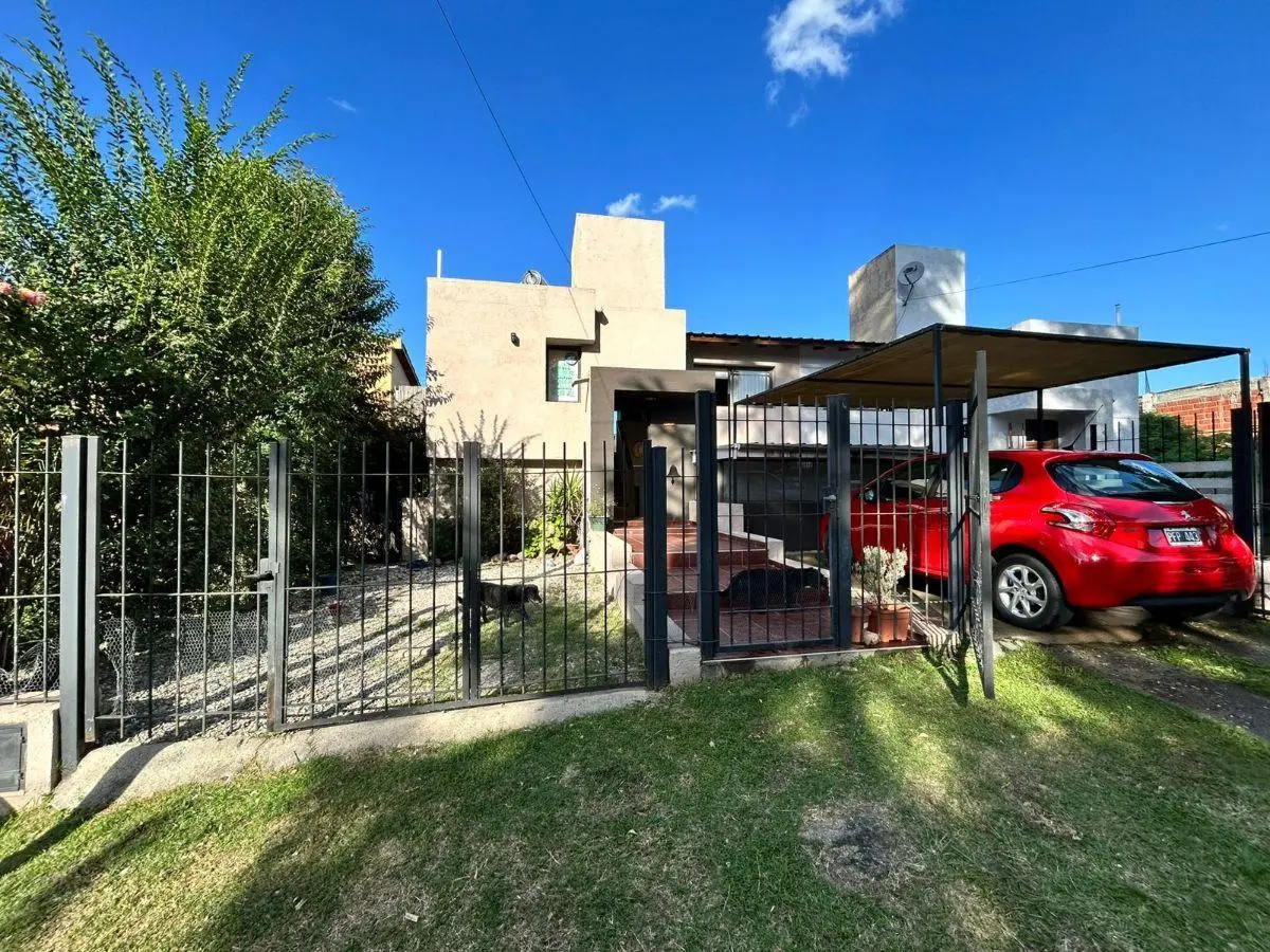 VENDO CASA 4 DORMITORIOS, COCHERA, PILETA EN CARLOS PAZ 3