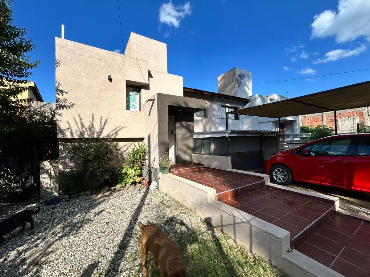 VENDO CASA 4 DORMITORIOS, COCHERA, PILETA EN CARLOS PAZ