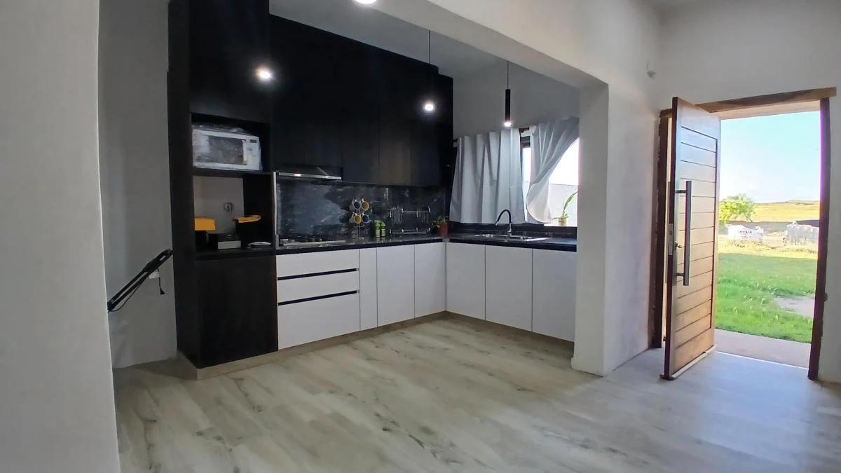 Foto de ALQUILO CASA EN DOCTA, 2 DORMI 3 BAÑOS COCHERA 1 SOLA PLANTA, imagen 2