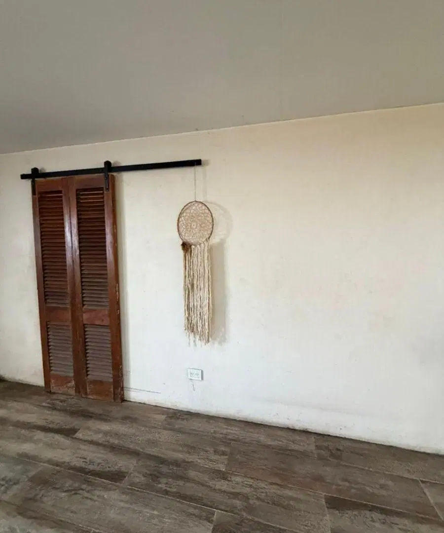 Casa de 5 ambientes reciclada, estilo industrial - Temperley Este 4