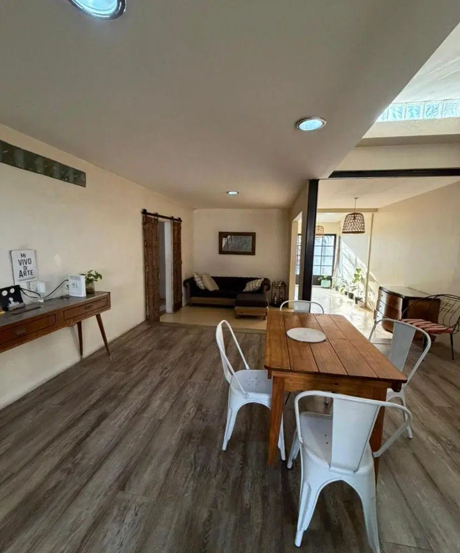 Casa de 5 ambientes reciclada, estilo industrial - Temperley Este 2