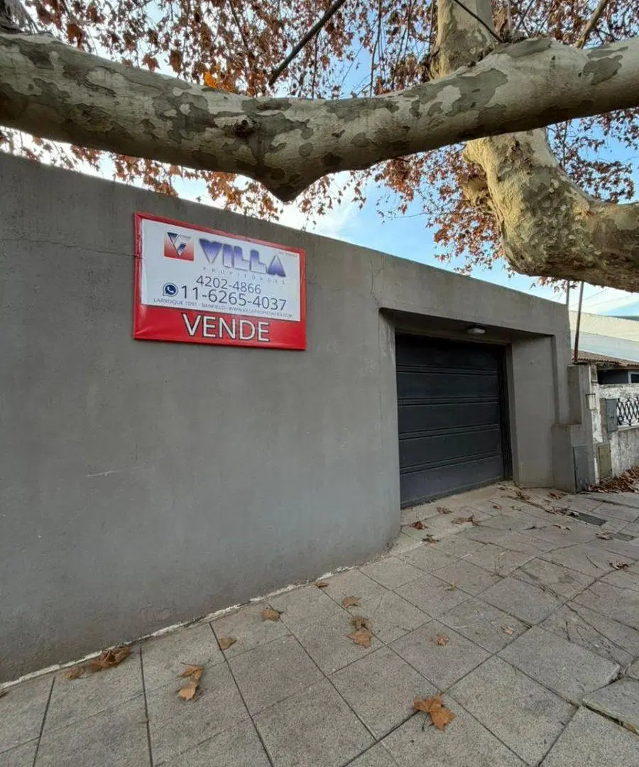 Casa de 5 ambientes reciclada, estilo industrial - Temperley Este 3