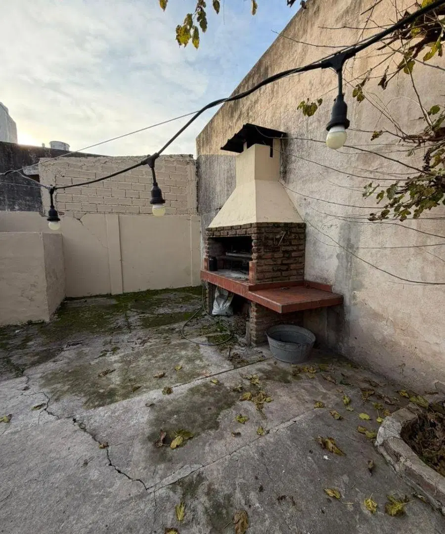 Casa de 5 ambientes reciclada, estilo industrial - Temperley Este 8