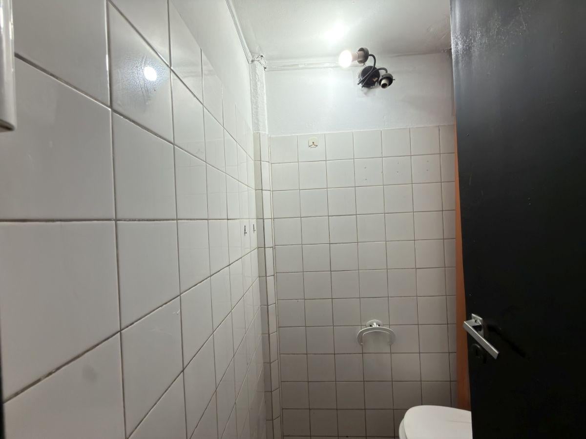 Foto de ALQUILER Local Comercial en Longchamps sobre Av. H. Yrigoyen, imagen 2