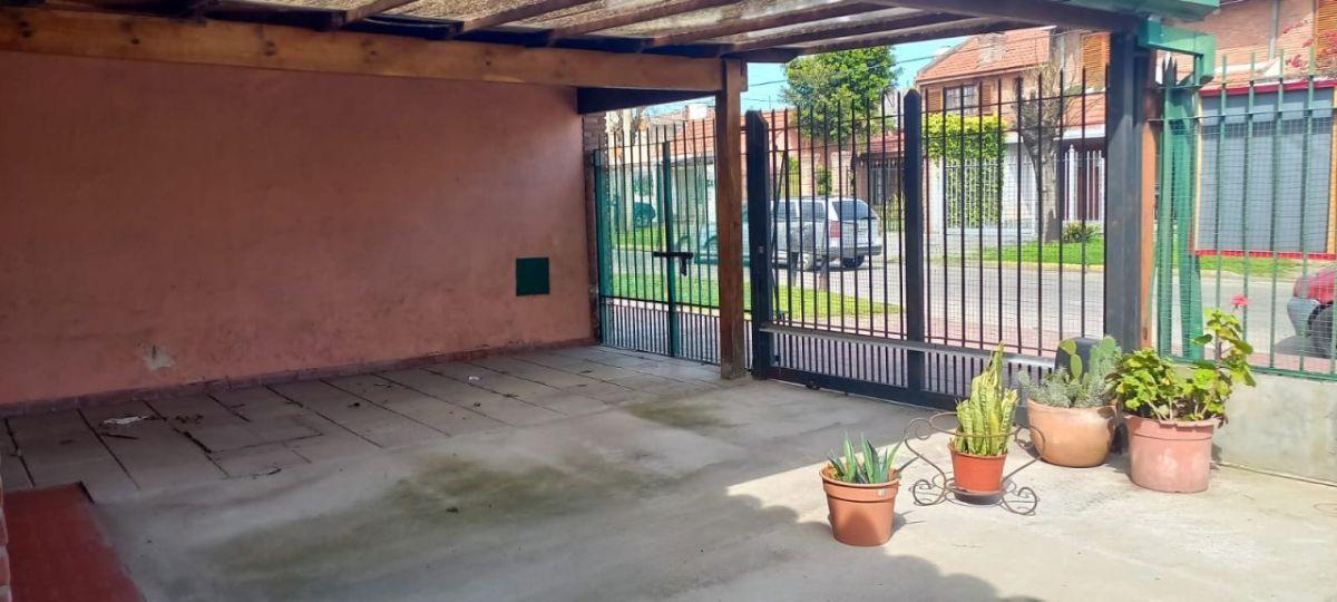 Foto de Casa de 4 amb con fondo parquizado, Banfield, imagen 2