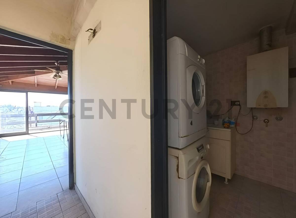 Venta de PH AMPLIO 4 AMBIENTES CON 150m2 CUBIERTOS / 166M2 TOTALES / + QUINCHO C/PARRILLA + GARAGE