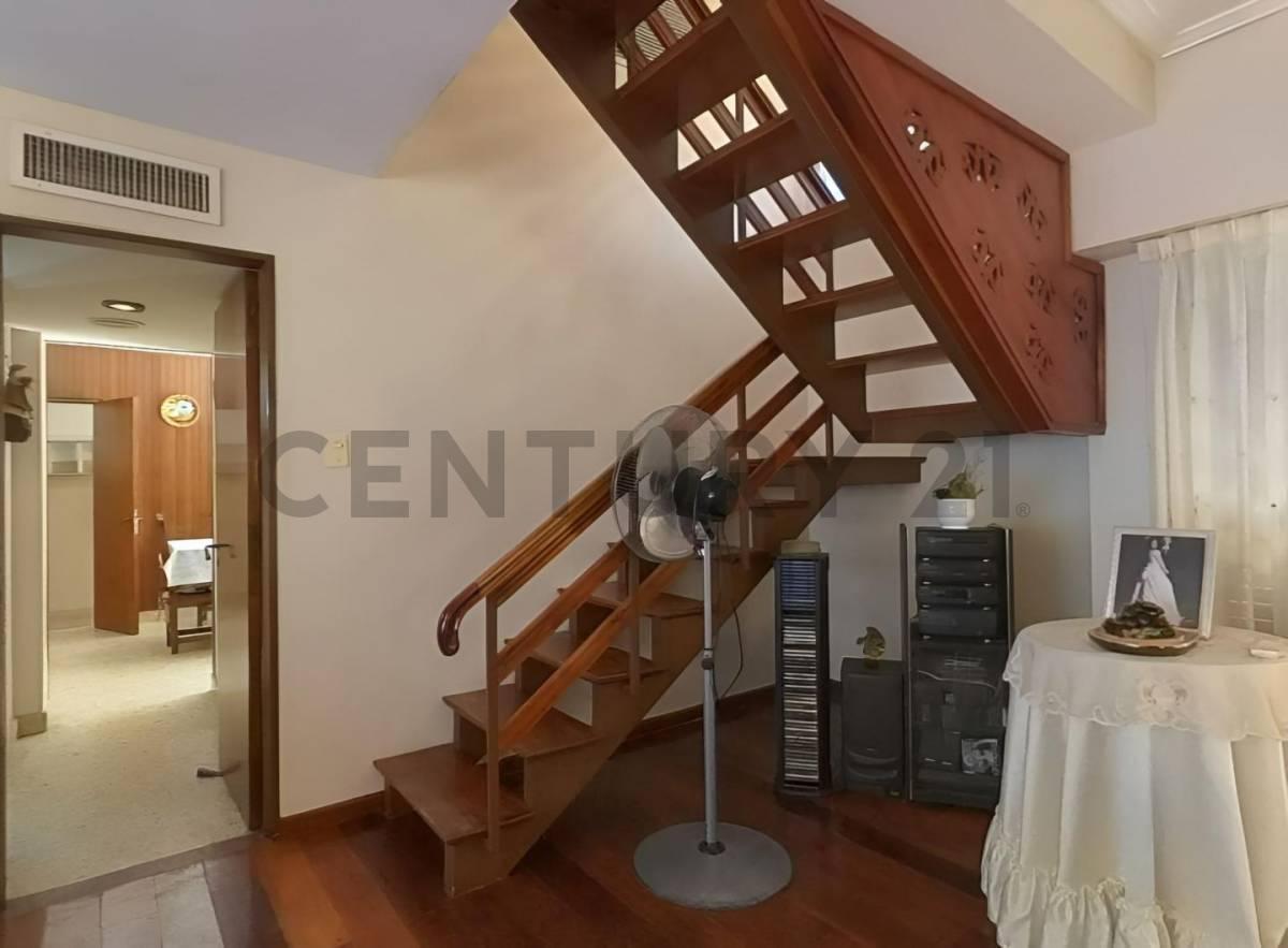 Venta de Casa Chalet de 5 Ambientes en Villa Pueyrredón, Cap 4
