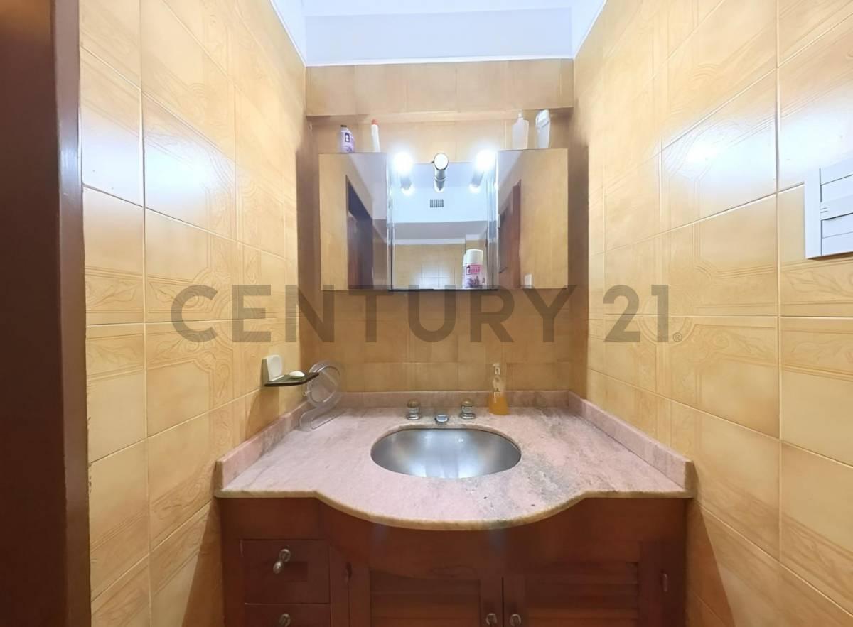 Venta de Casa Chalet de 5 Ambientes en Villa Pueyrredón, Cap 2