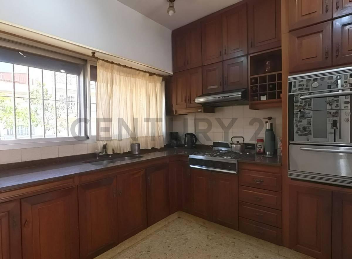 Venta de Casa Chalet de 5 Ambientes en Villa Pueyrredón, Cap 4