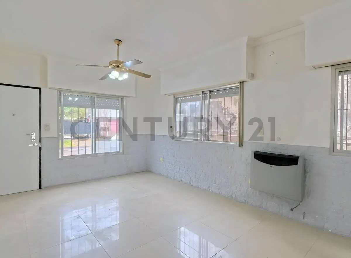 VENTA PH 3 Ambientes Luminoso al Frente con Entrada Independiente, Parrilla y Terraza Edificable 2