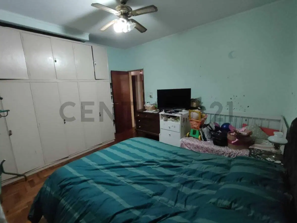 Casa de 5 ambientes en lote propio – Villa Udaondo 8