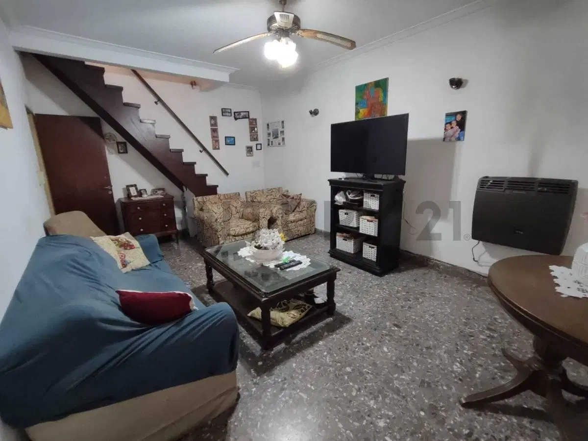 Casa de 5 ambientes en lote propio – Villa Udaondo 5