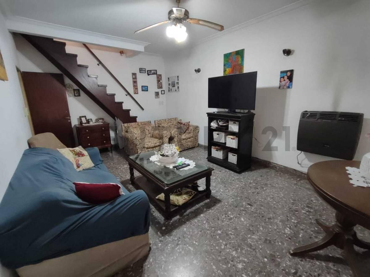 Foto de Casa de 5 ambientes en lote propio – Villa Udaondo, imagen 3