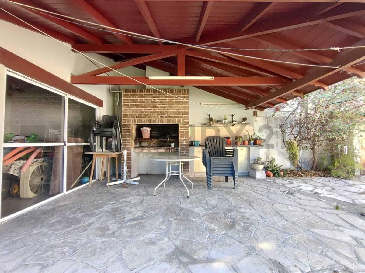 Foto de Casa de 5 ambientes en lote propio – Villa Udaondo, imagen 2