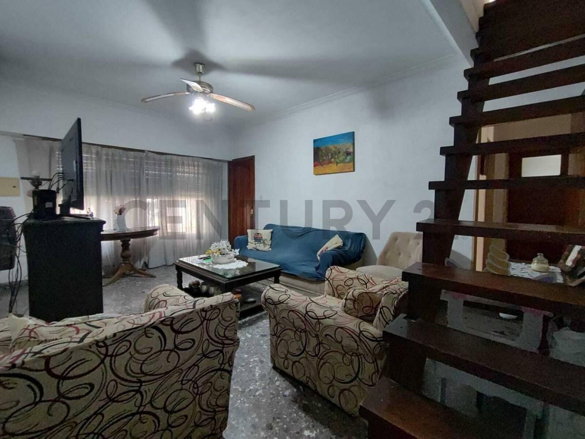 Foto de Casa de 5 ambientes en lote propio – Villa Udaondo, imagen 4