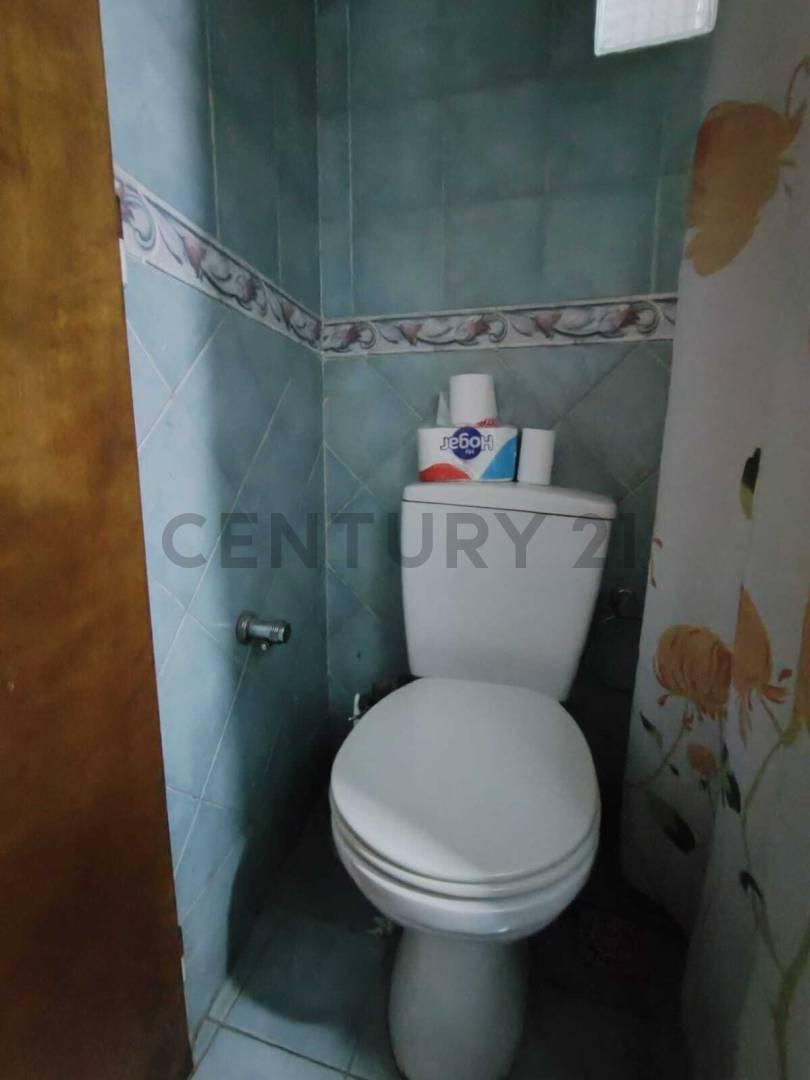 Foto de Casa de 4 ambientes en lote propio – Parque Chacabuco, imagen 2
