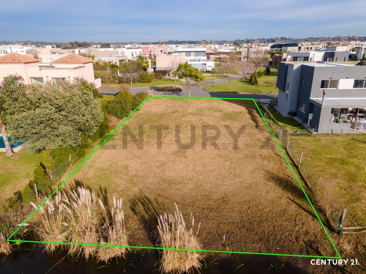 Terreno de 802 m² en venta en El Cantón / Golf a espejo de agua