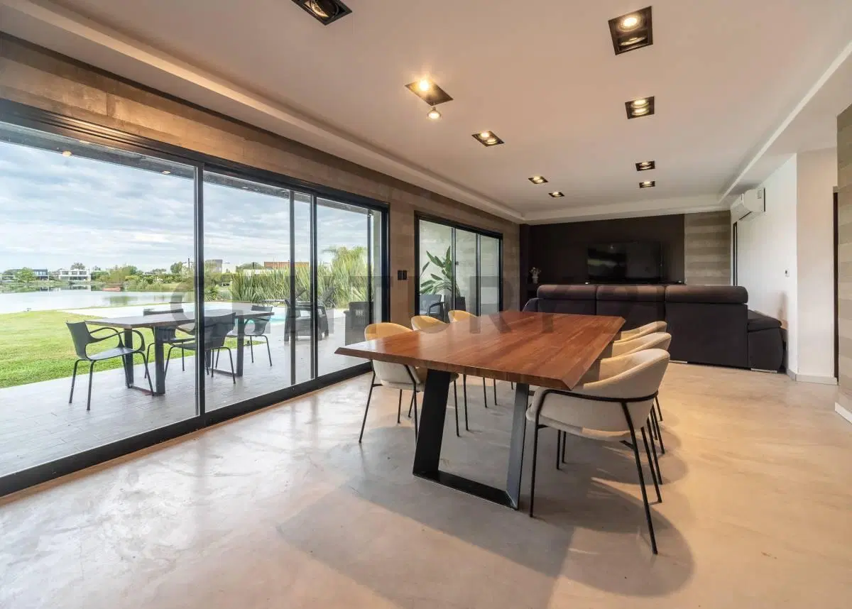 CASA DE DISEÑO A LA LAGUNA EN VENTA - EL CANTÓN 4