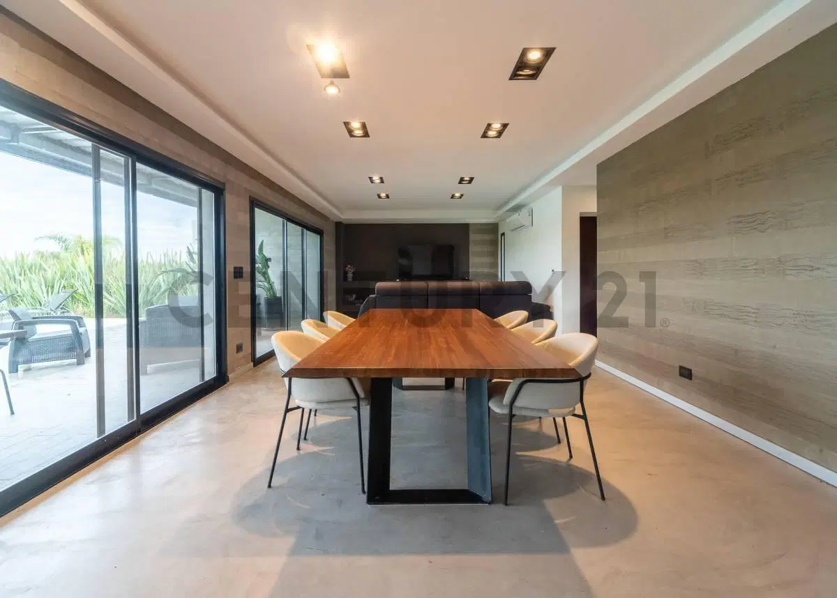 CASA DE DISEÑO A LA LAGUNA EN VENTA - EL CANTÓN 3