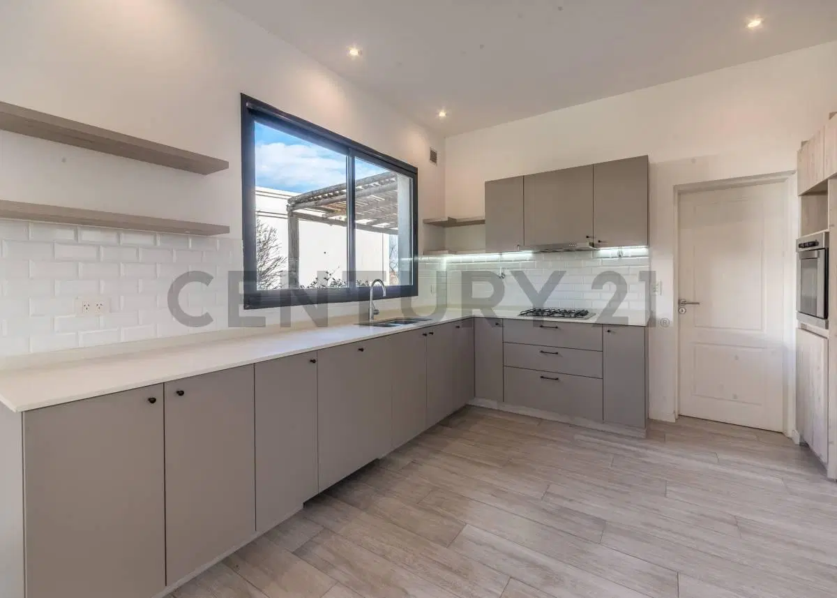 Casa estilo mediterráneo de 5 ambientes en venta en El Naudir, Escobar 4