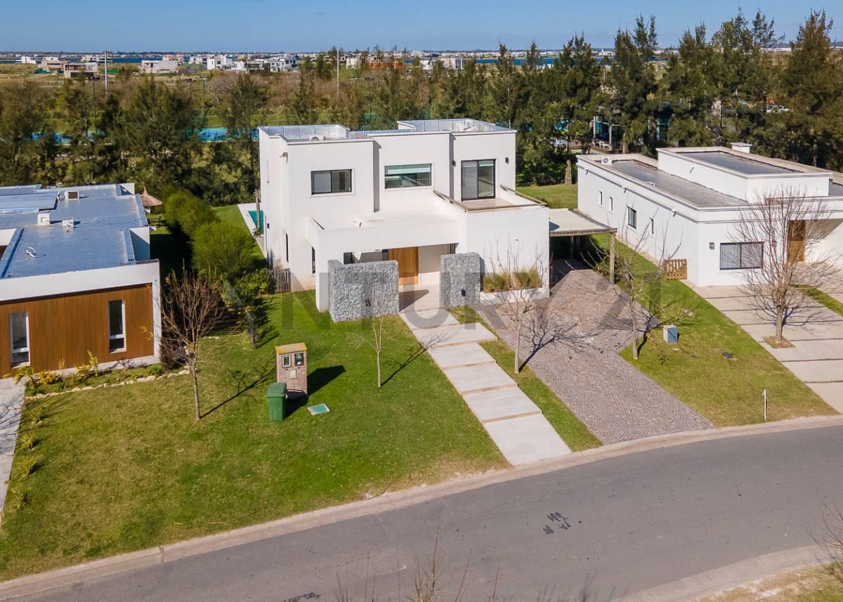 Casa estilo mediterráneo de 5 ambientes en venta en El Naudir, Escobar