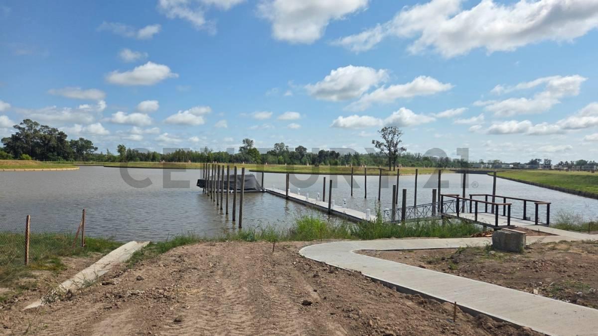 Lote en venta con amarra en Bahía Villanueva – Tigre