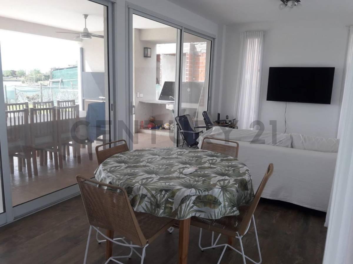 Foto de Casa en alquiler de 5 ambientes al agua en Barrio El Cantón Islas, imagen 1