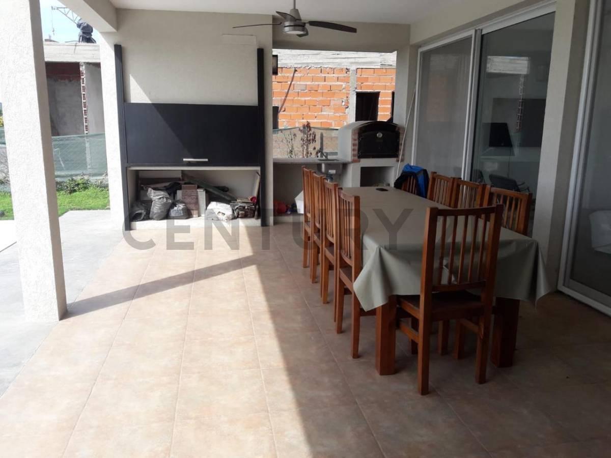 Foto de Casa en alquiler de 5 ambientes al agua en Barrio El Cantón Islas, imagen 3