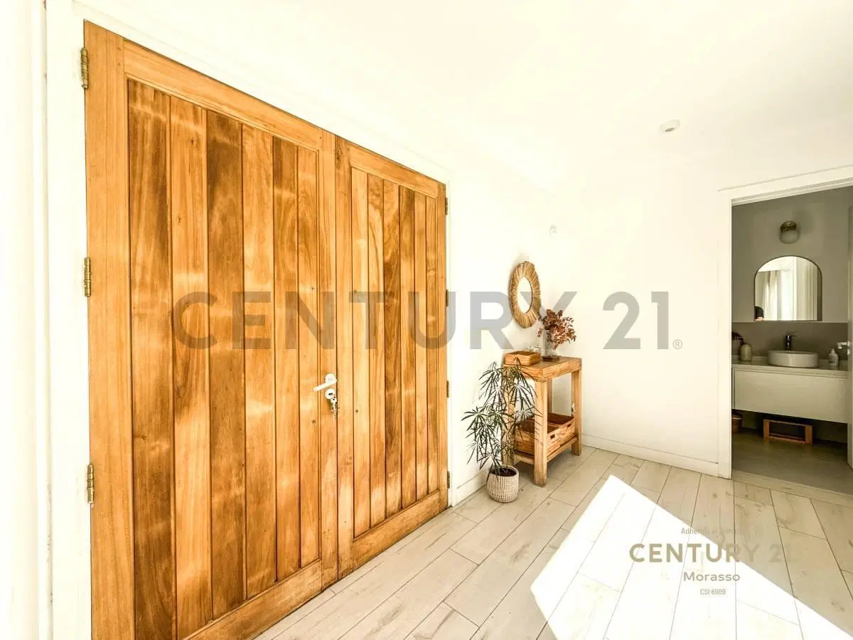 Venta de Casa en Lote al río -Santa Catalina, Villanueva, Tigre, con muelle propio. Orientación Noro 2