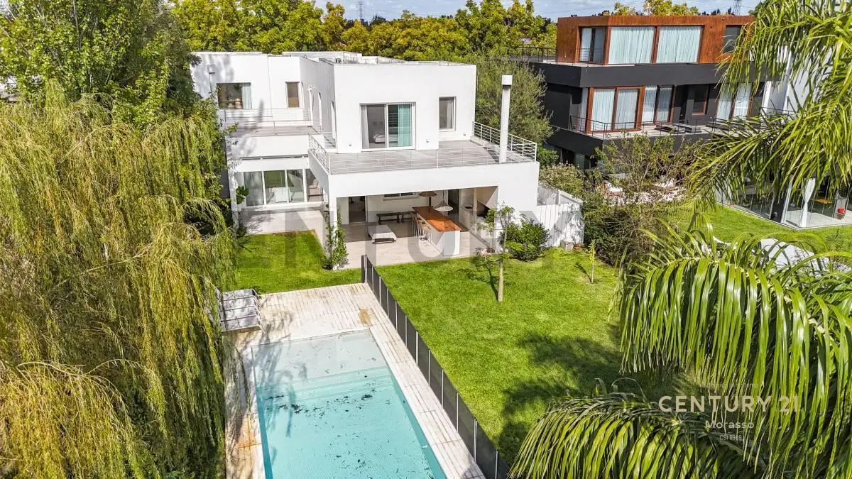 Venta de Casa en Lote al río -Santa Catalina, Villanueva, Tigre, con muelle propio. Orientación Noro 4