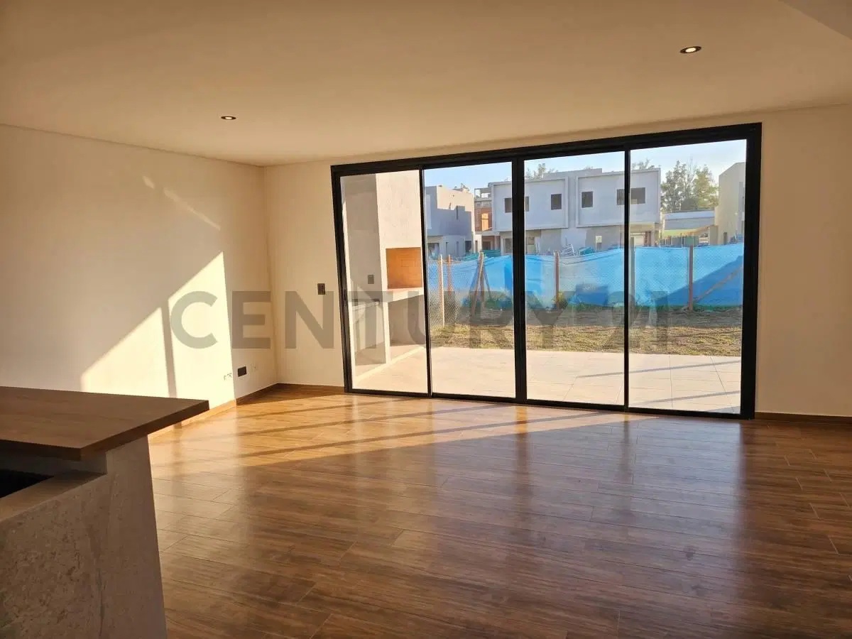 VENTA CASA 4 AMBIENTES C/ ESCRITORIO, DEPENDENCIA O 4TO DORMITORIO - SPRINGPARK, PILAR 4