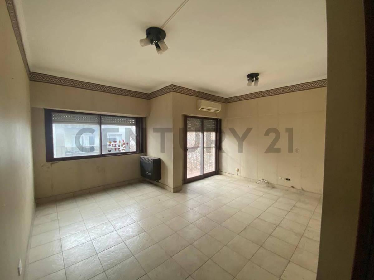 Foto de Venta Departamento 4 ambientes con dependencia/escritorio - Caseros, imagen 2