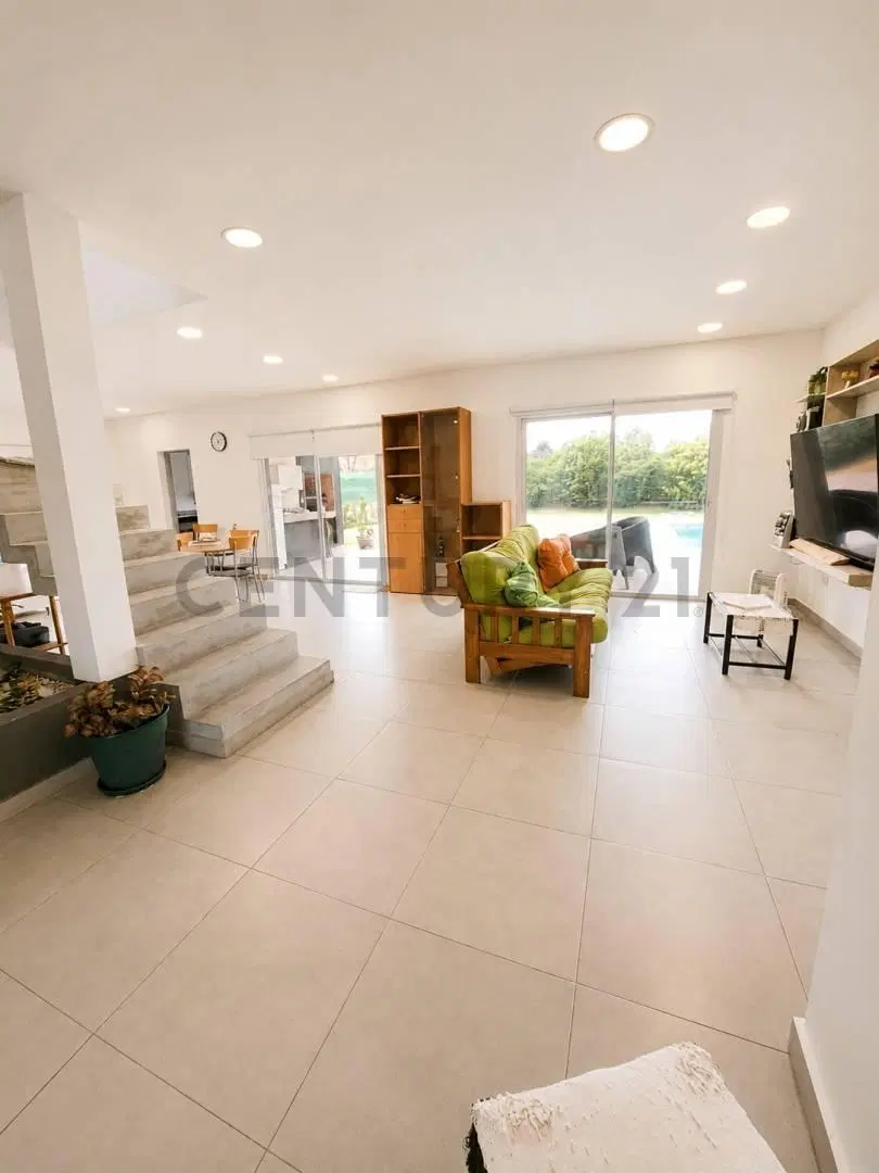 Venta casa de 6 Ambientes barrio Santa Emilia – Pilar del Este 4
