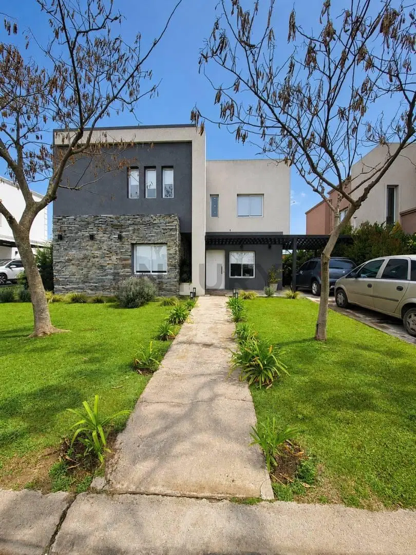 Venta casa de 6 Ambientes barrio Santa Emilia – Pilar del Este 3