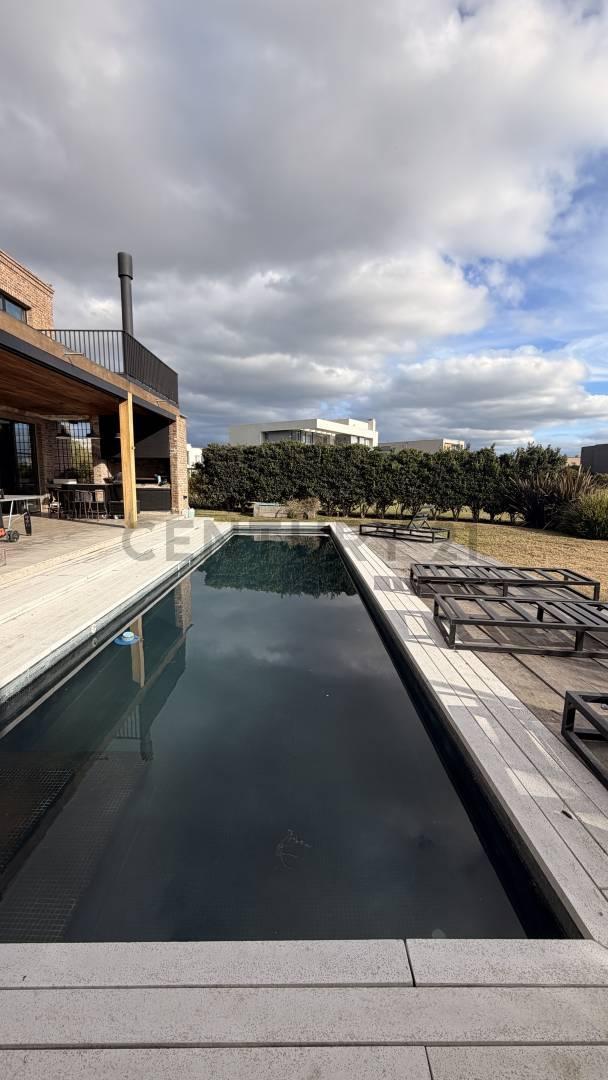 Foto de Casa en alquiler anual totalmente amoblada sobre la laguna – Cantón, imagen 3