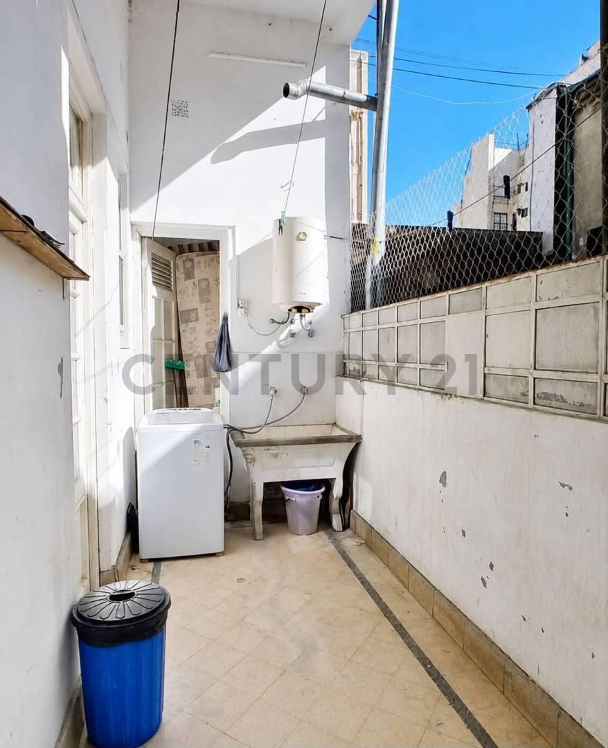 Foto de Departamento de 4 ambientes con patio y dependencia en una ubicación, imagen 2