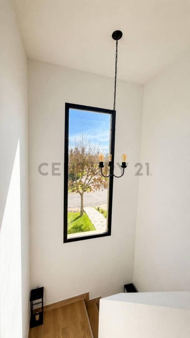 Foto de Casa en venta en El Cantón Norte – A la laguna | 6 ambientes | Piscina, imagen 1