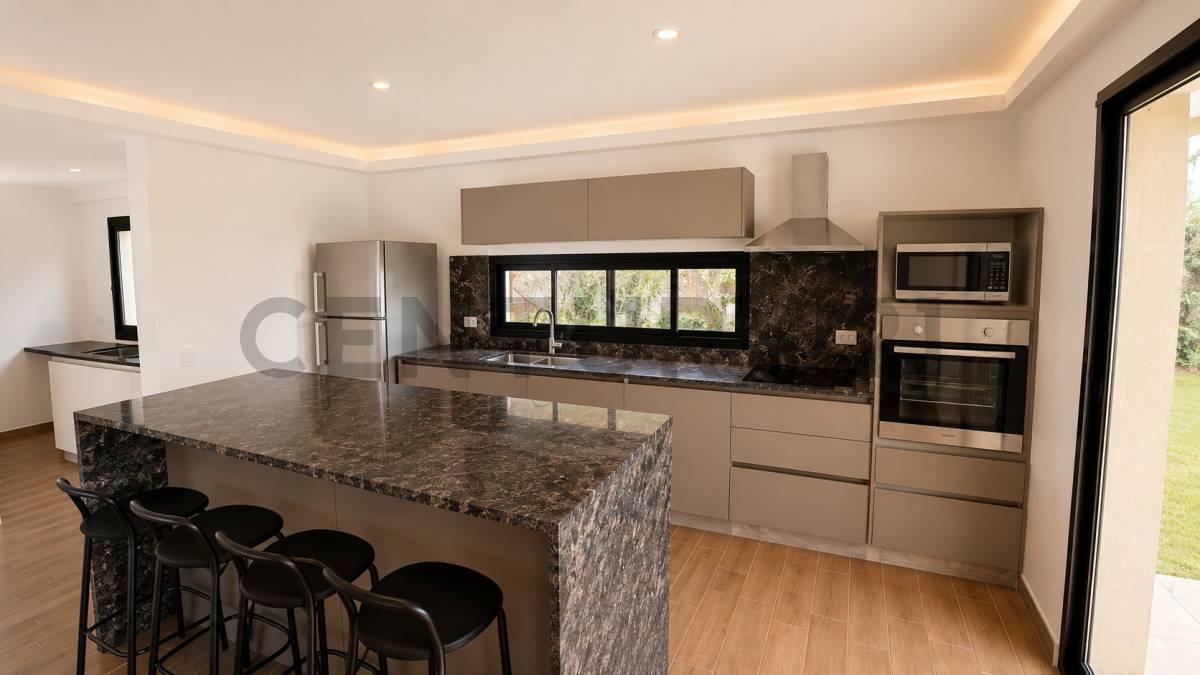 Foto de Casa en venta en El Cantón Norte – A la laguna | 6 ambientes | Piscina, imagen 4