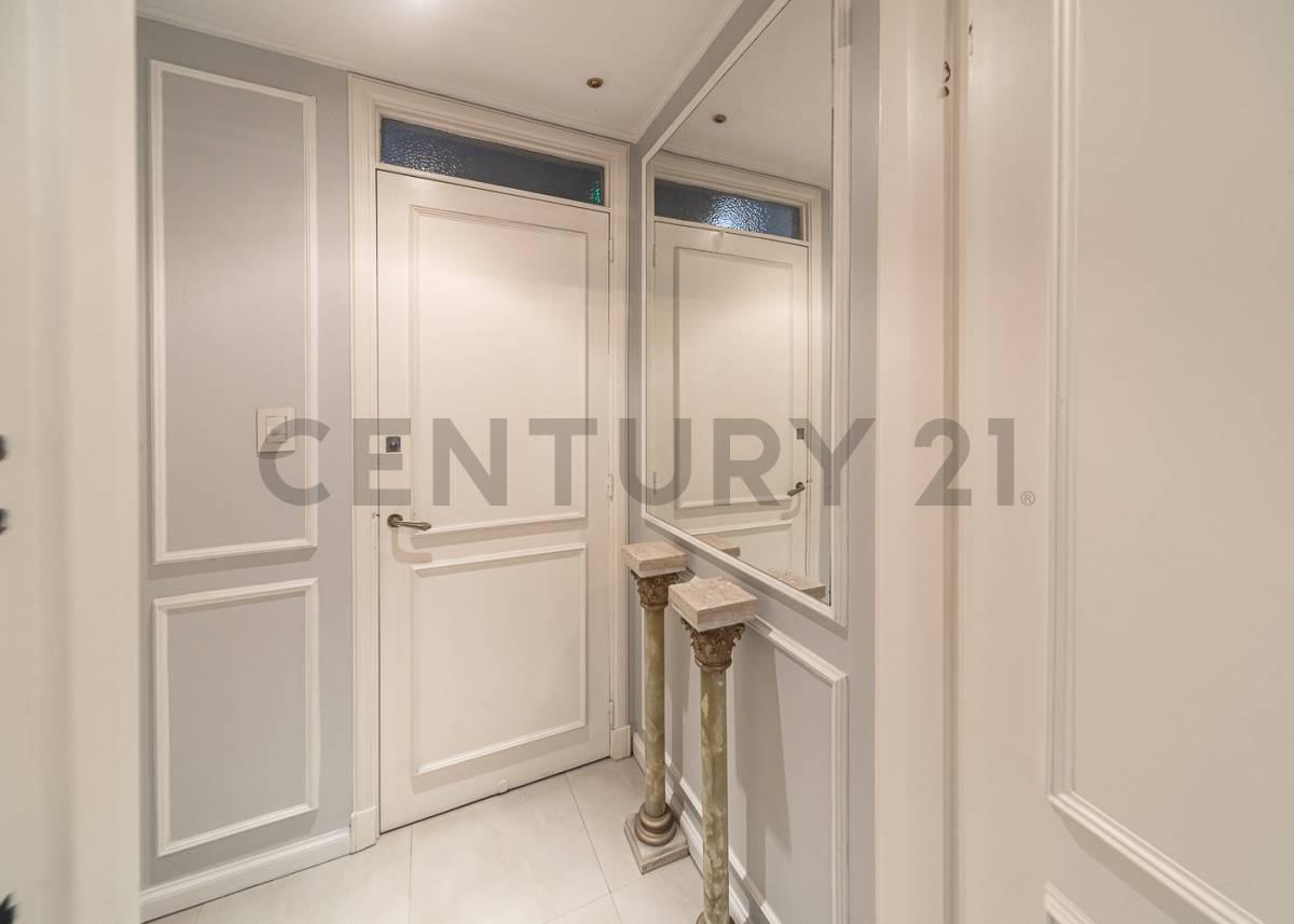 Foto de VENTA DEPARTAMENTO 5 AMBIENTES - La Isla de Recoleta, imagen 2