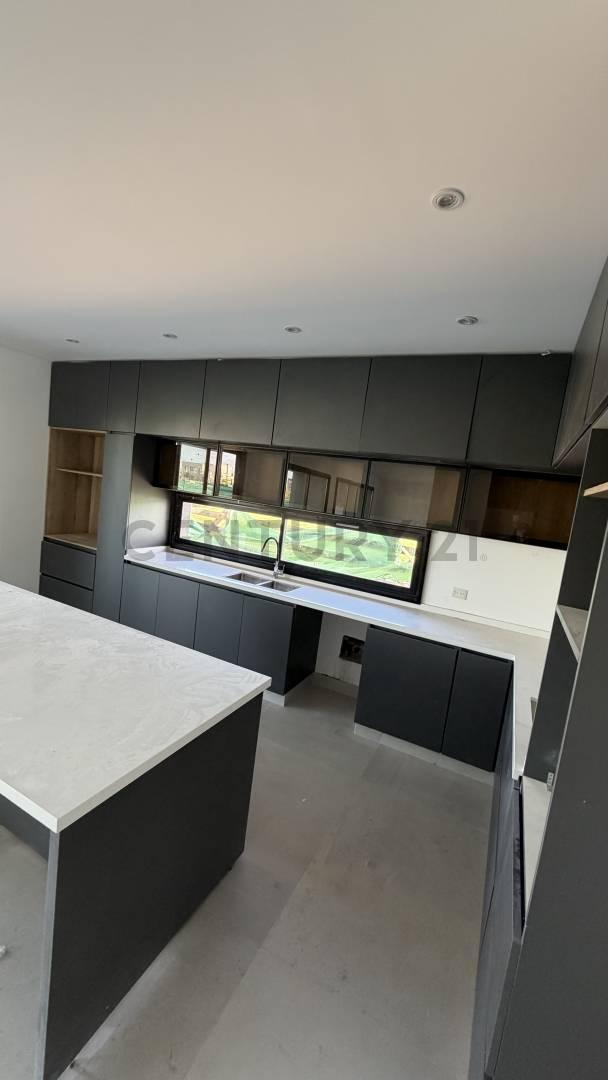 Foto de CASA EN VENTA 6 AMBIENTES - PUERTOS DEL LAGO -RIBERAS, imagen 2