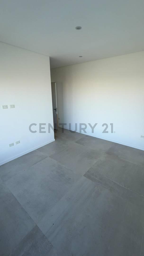 Foto de CASA EN VENTA 6 AMBIENTES - PUERTOS DEL LAGO -RIBERAS, imagen 5