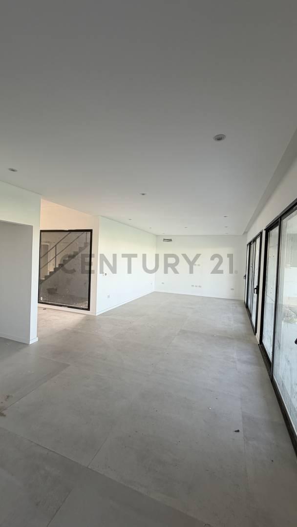 Foto de CASA EN VENTA 6 AMBIENTES - PUERTOS DEL LAGO -RIBERAS, imagen 4