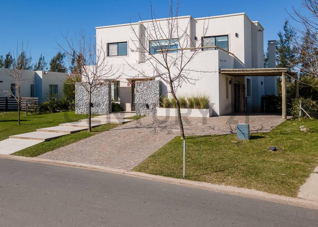 Foto de VENTA CASA ESTILO MEDITERRANEO 4 HABITACIONES NAUDIR, imagen 1
