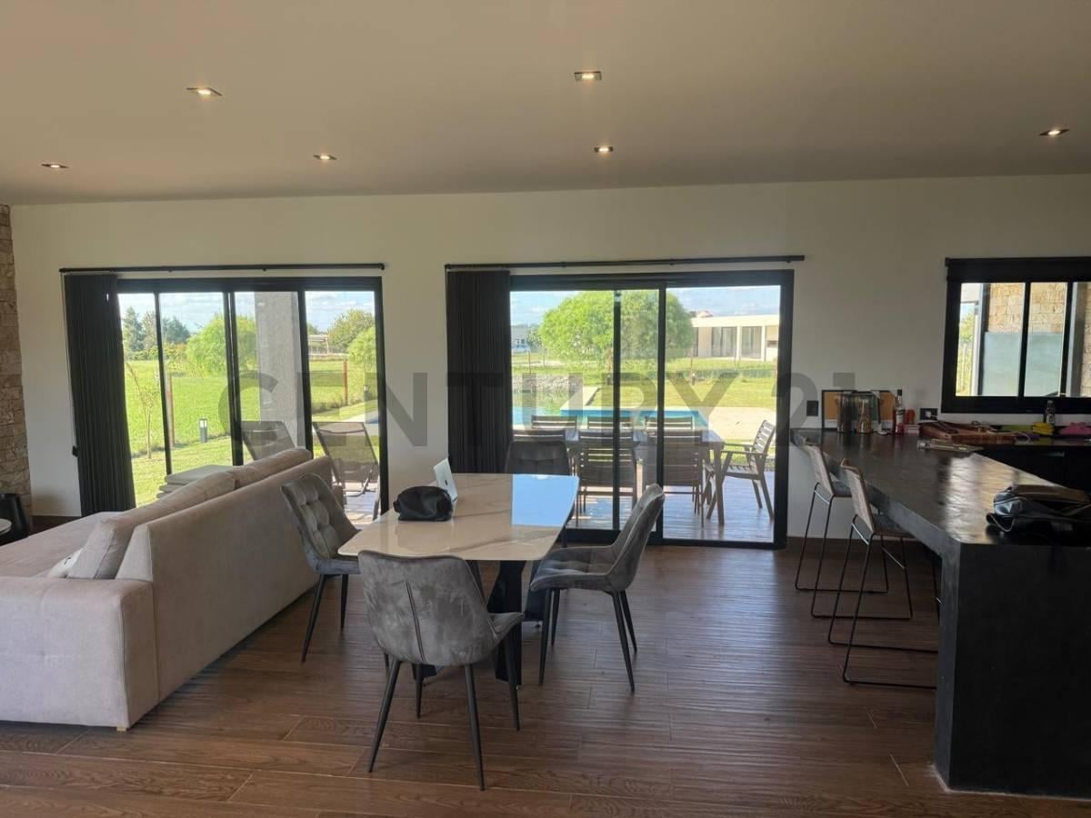 Foto de Casa de una planta en venta, totalmente amueblada – Área 12, San, imagen 3