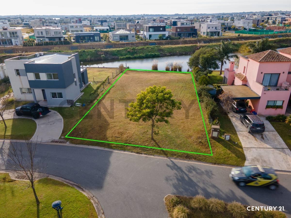 Foto de Lote al agua con salida directa al espejo – El Cantón Golf | Nuevo, imagen 1