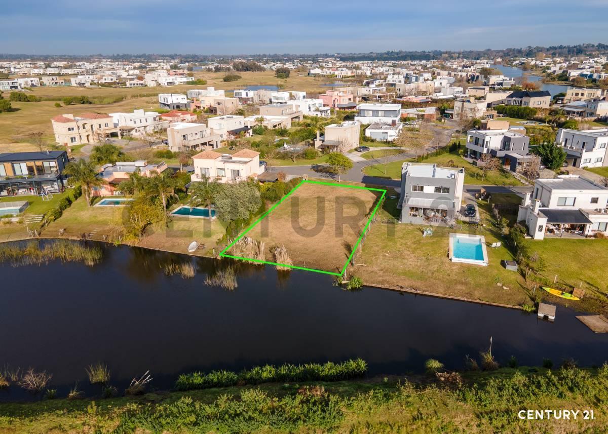 Foto de Lote al agua con salida directa al espejo – El Cantón Golf | Nuevo, imagen 3