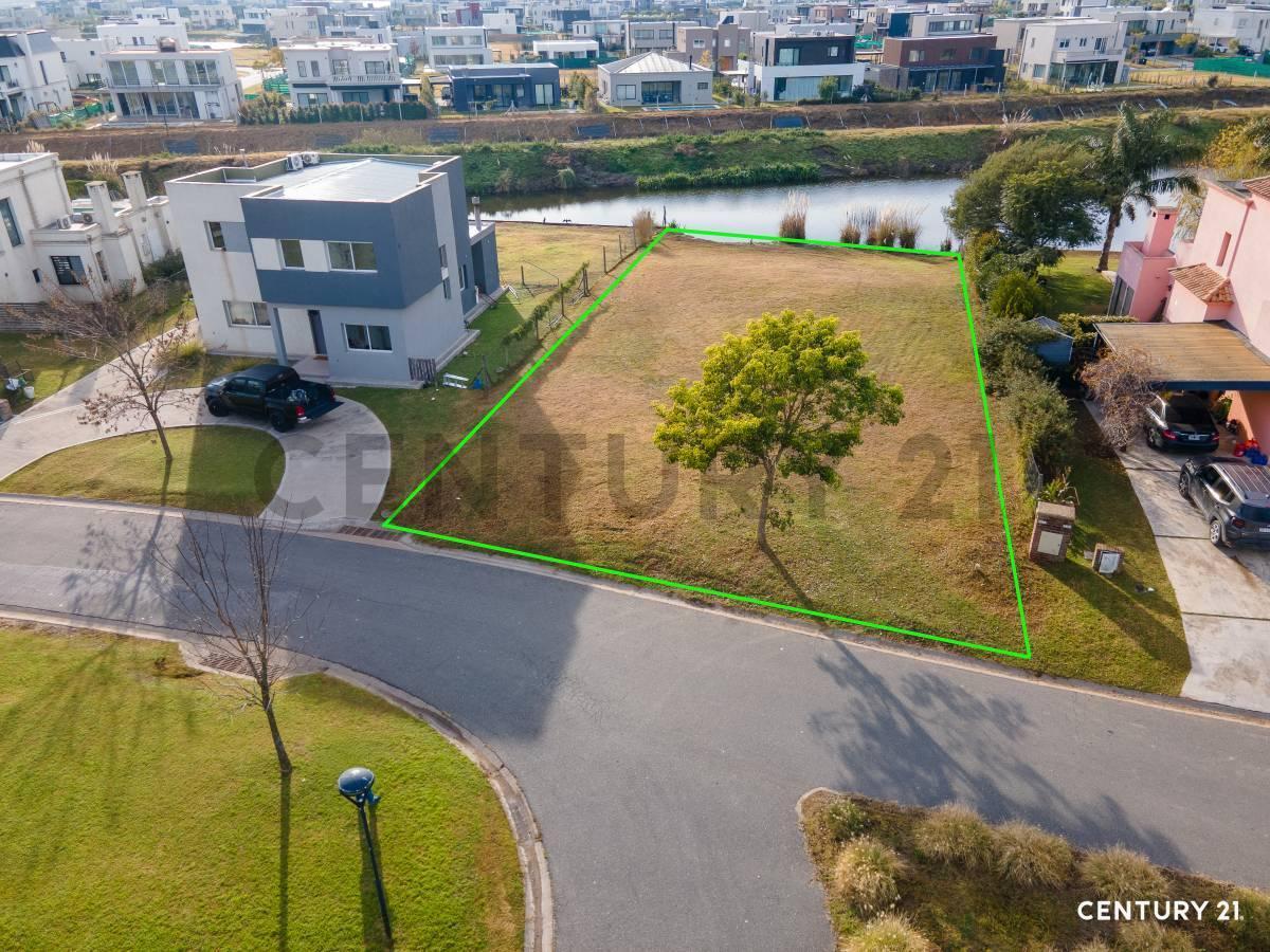 Foto de Lote al agua con salida directa al espejo – El Cantón Golf | Nuevo, imagen 5