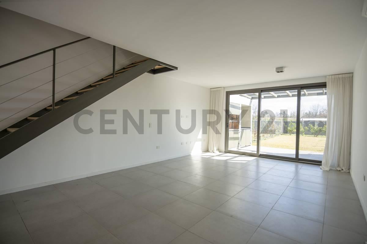 Foto de Moderno Townhouse en Oliden Joven, Del Viso – Barrio privado con, imagen 1