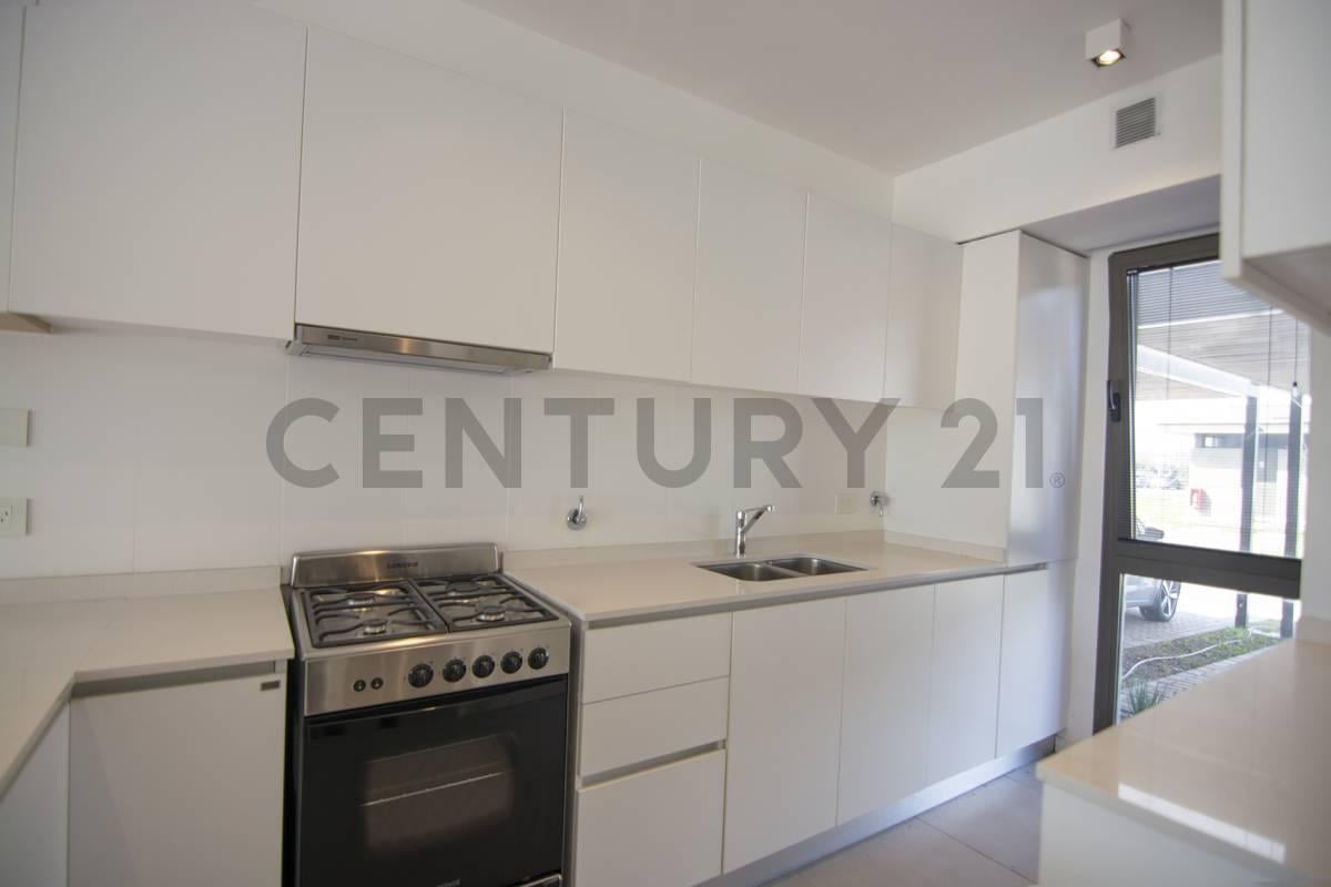 Foto de Moderno Townhouse en Oliden Joven, Del Viso – Barrio privado con, imagen 4
